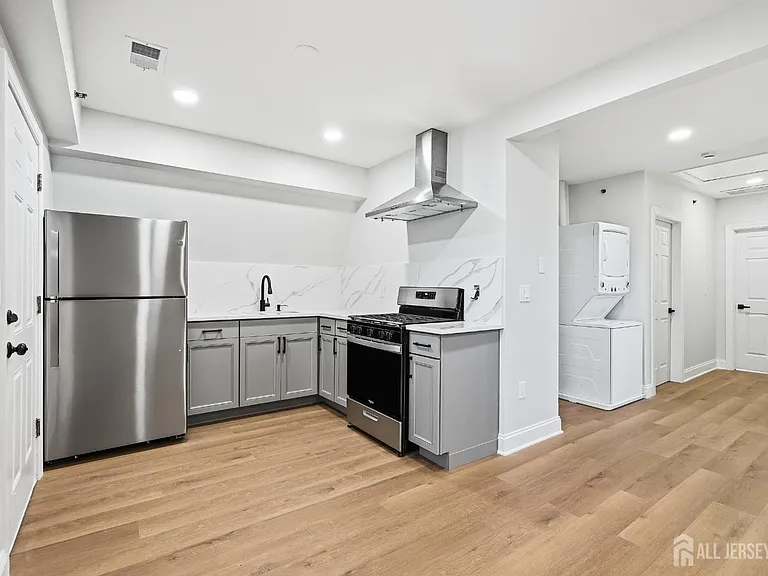 115 Remsen Ave — Photo 24