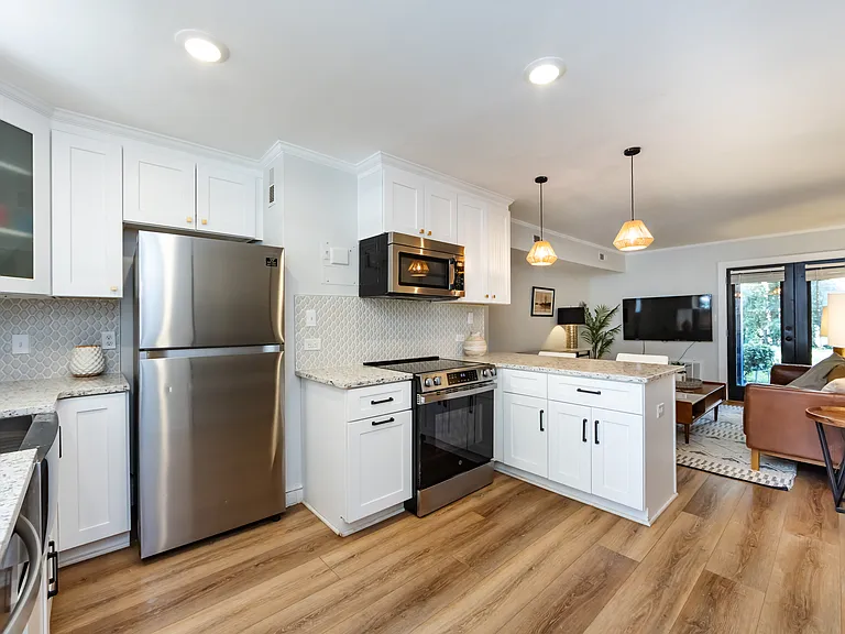 2323 Beacon St #14 — Photo 7
