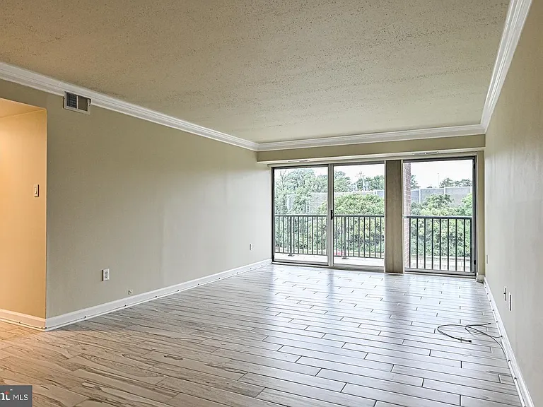 1300 Army Navy Dr #425 — Photo 12