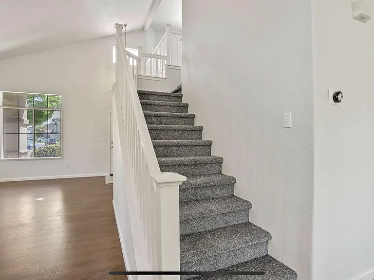 9381 Windrift Ln — Photo 5