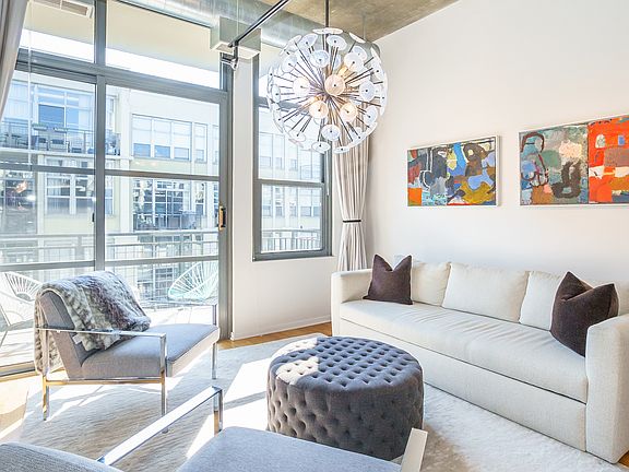 5th image of 900 N Kingsbury St APT 1011