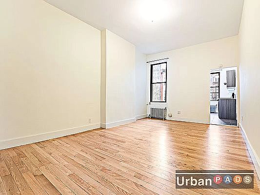 1st image of 823 Hancock St APT 1B