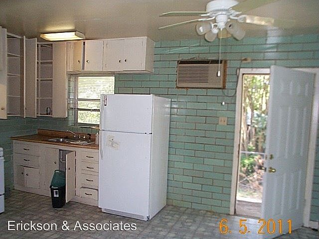 2nd image of 1611 Giles St