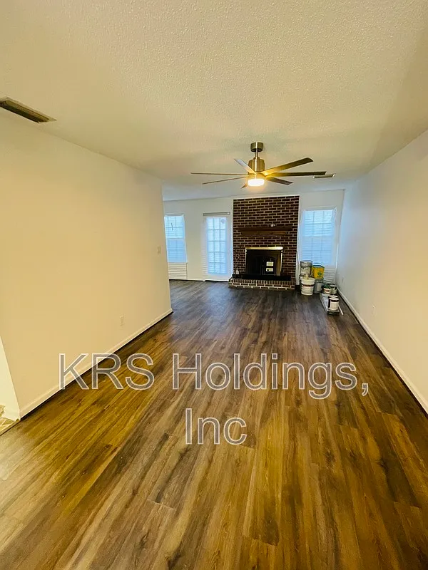 3 bed, 2.5 bath, $1,895 — Photo 3
