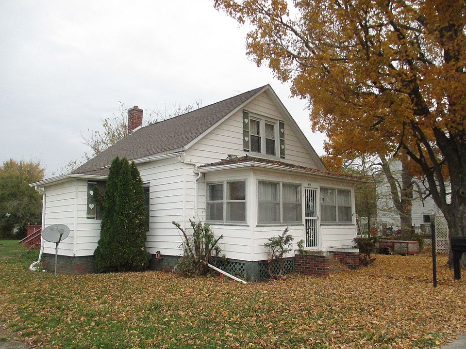 1st image of 618 W 1st Ave