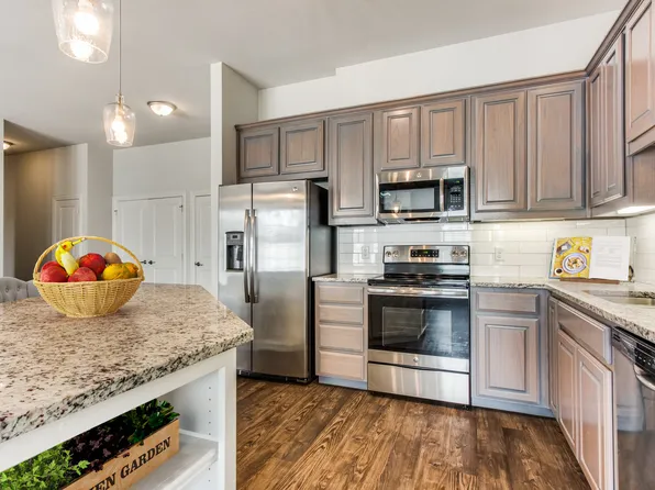 Varia at Highland Village