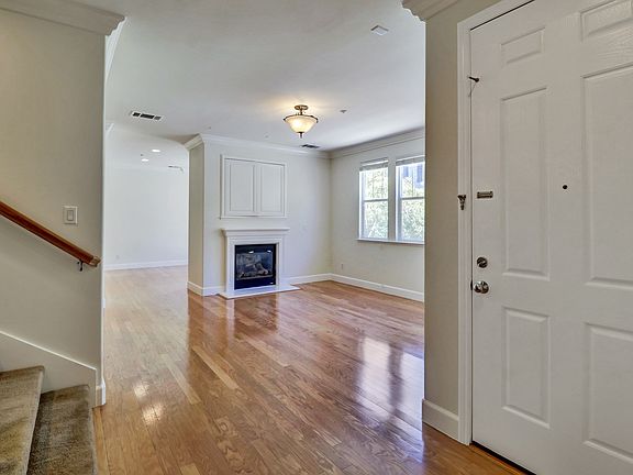 3rd image of 200 Oak Ct #204