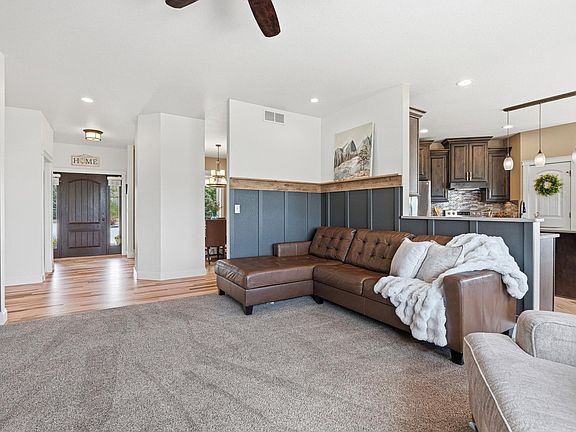 5th image of 8744 Longs Peak Cir