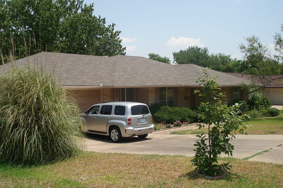 2nd image of 1006 Little Elm Park