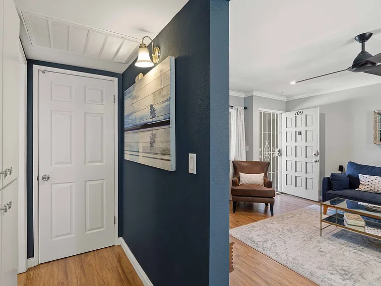 2411 Prospect Ave #109 — Photo 17