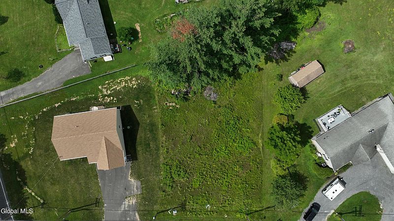 4th image of 10 E Elm Avenue