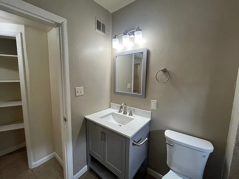 217 Stratford Ave #4 — Photo 13