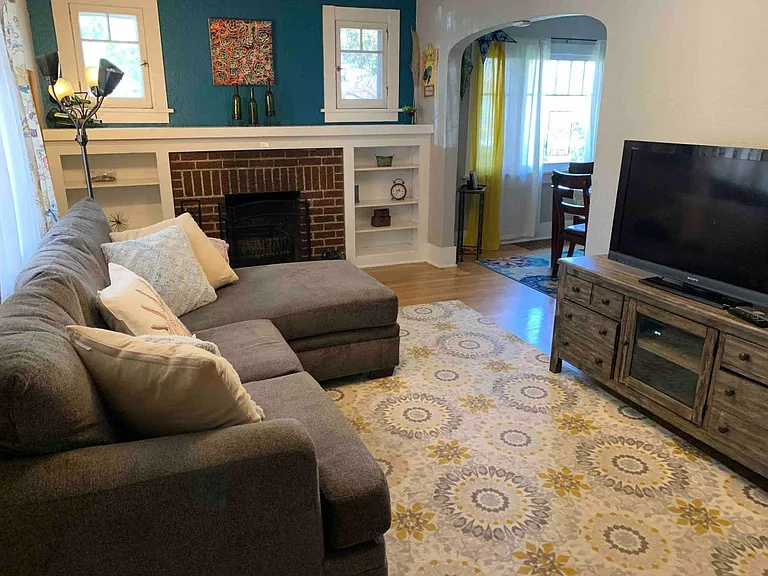 403 E Louisiana Ave — Photo 3