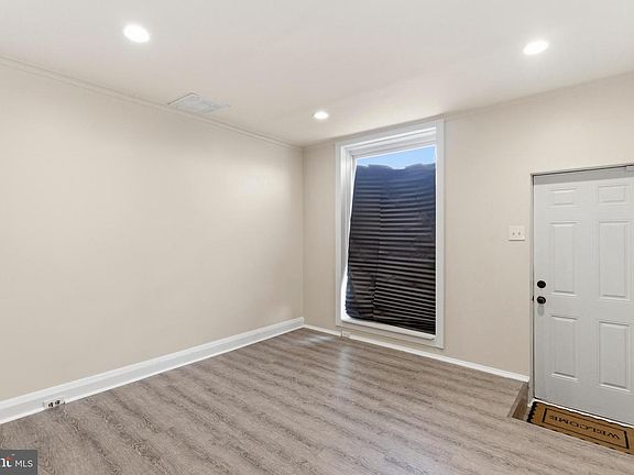 5th image of 224 S Haven St