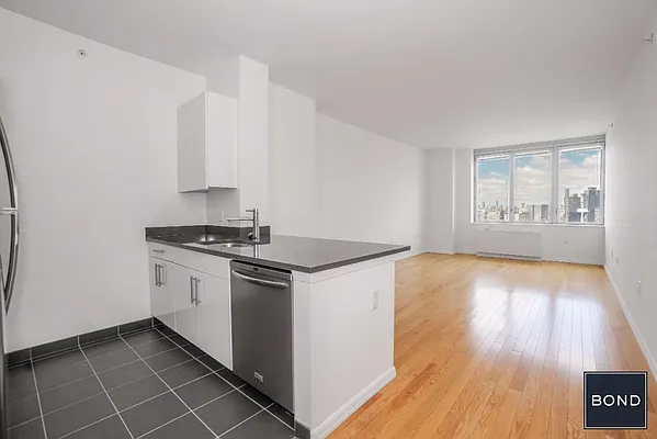 Rented by Bond New York | media 1