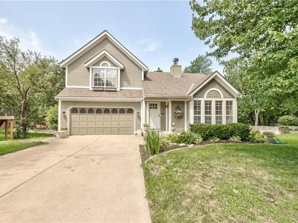 985 E Charlotte Town Rd, Olathe, KS 66061