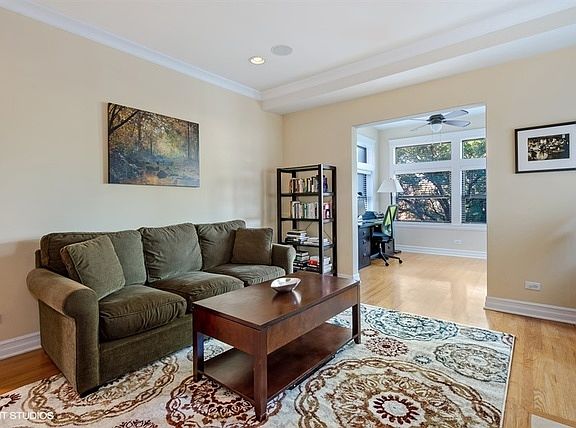 4th image of 4444 N Malden St #3S