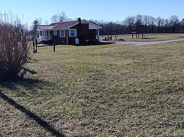 62 Sircy Ridge Ln, Pleasant Shade, TN 37145