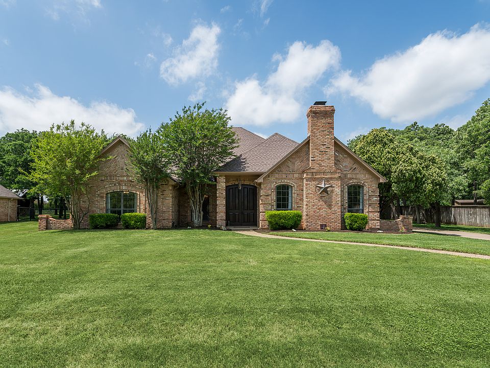 1st image of 220 Canyon Oaks Dr