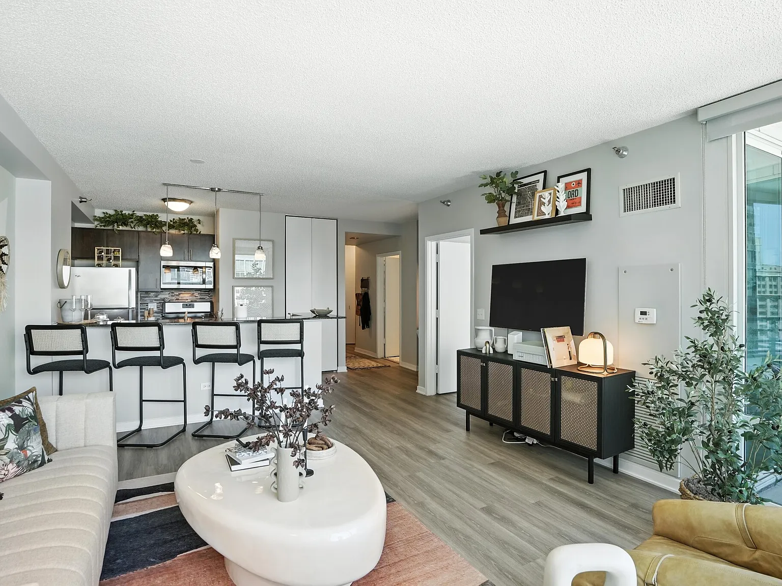 1 bed, 1.0 bath, $2,861 — Photo 3