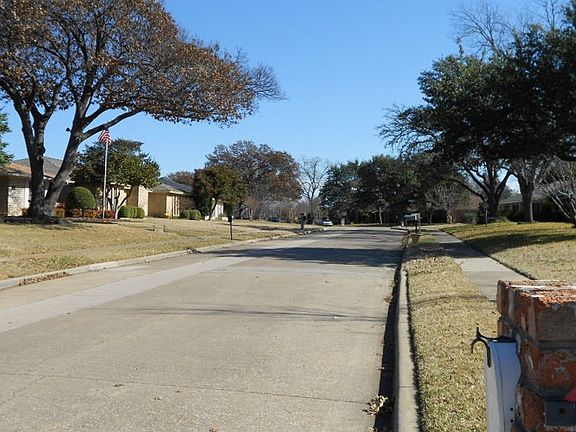4th image of 1921 Westridge Dr