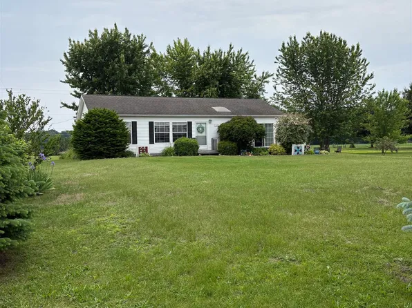 9233 Gary Rd, Chesaning, MI 48616