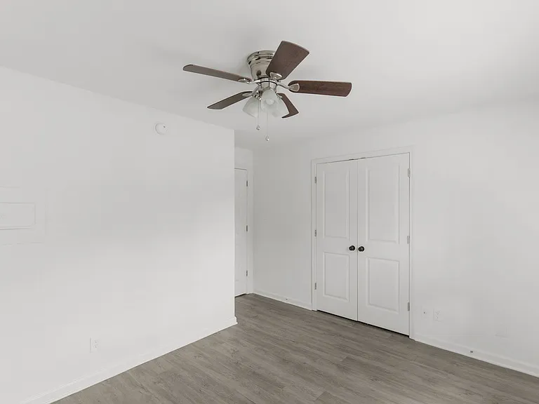 Linridge Apartments — Photo 20