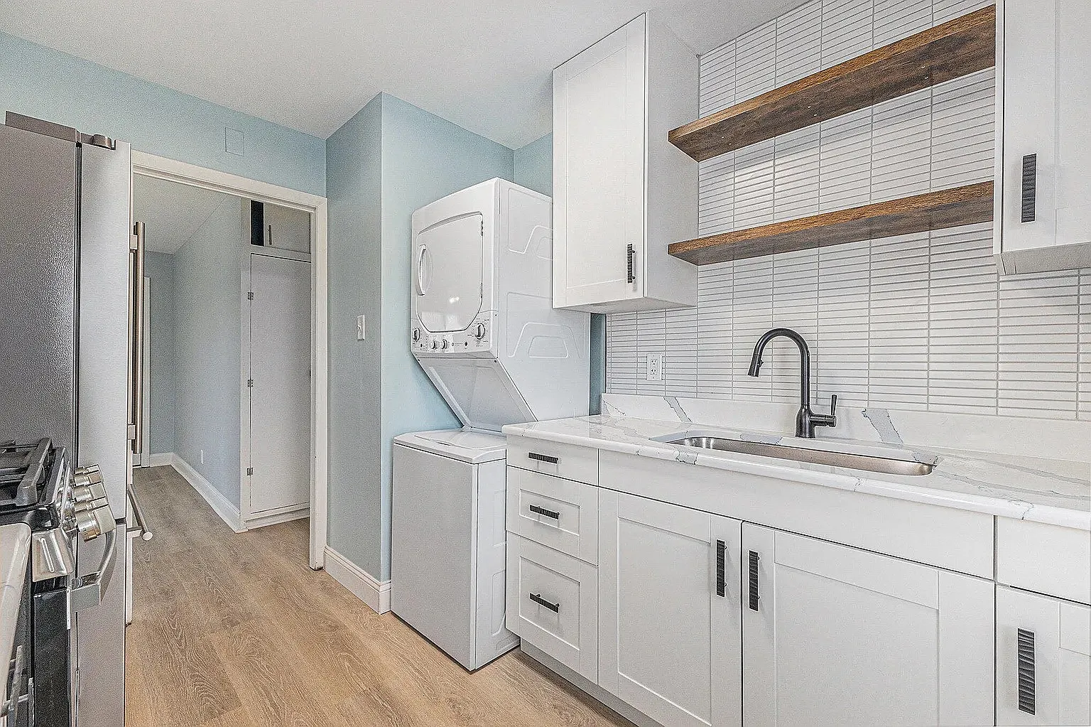 3 bed, 850 sqft, $2,180 — Photo 2