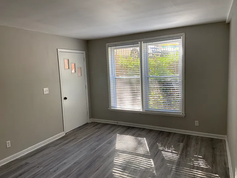 405 E Cedar St — Photo 14