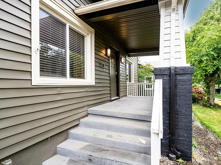 6389 N Commercial Ave — Photo 26