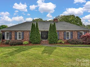 3927 Barclay Downs Dr, Charlotte, NC 28209