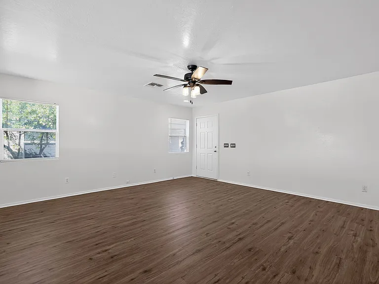 11611 W Palo Verde Ave — Photo 5