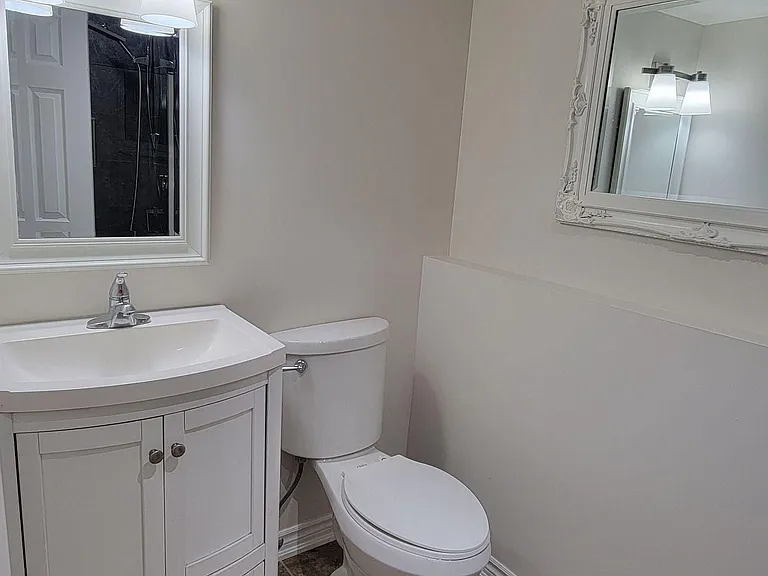 20 Mowat Cres #LOWER — Photo 10