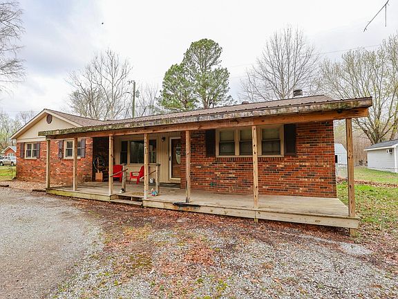 3rd image of 521 Pugh Rd