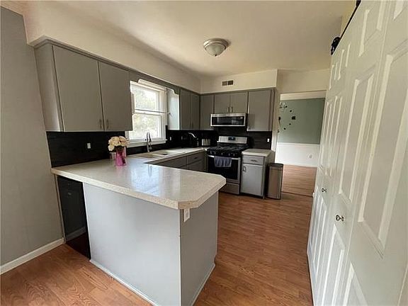 5th image of 173 E Beil Ave
