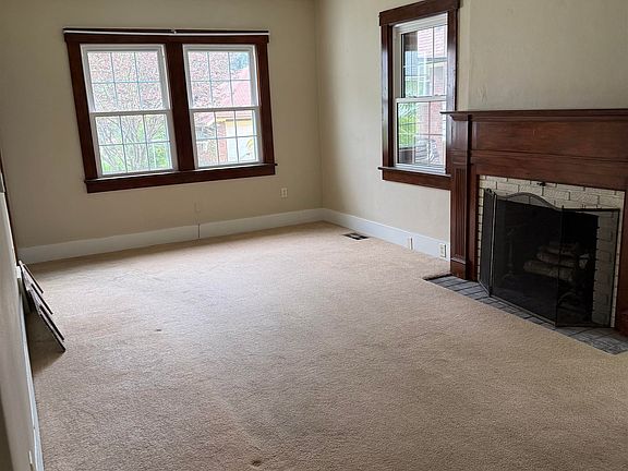 5th image of 1526 W Lincoln Blvd