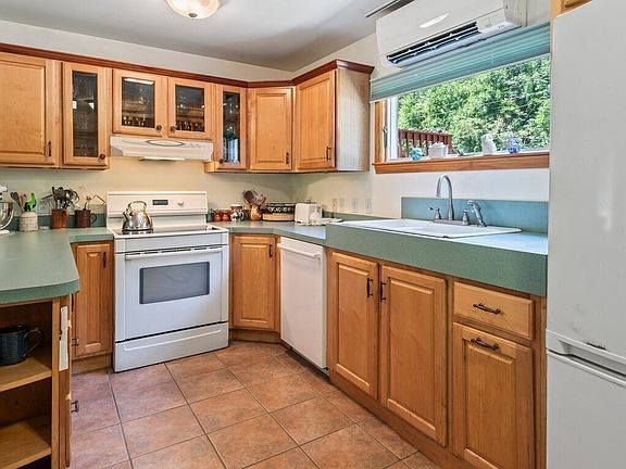 4th image of 189 Maple Ave