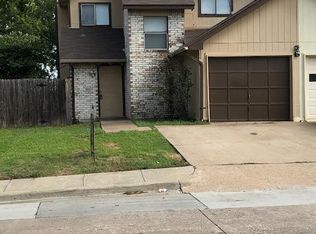 706 Victoria Dr, Grand Prairie, TX 75052
