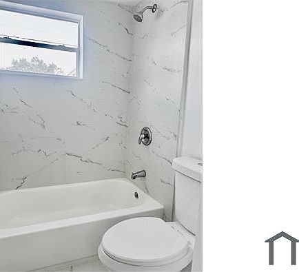 4th image of 2251 NE 170th St APT 106