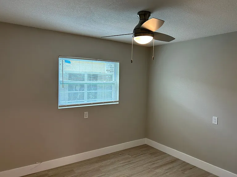 2502 Bay Blvd #1 — Photo 16