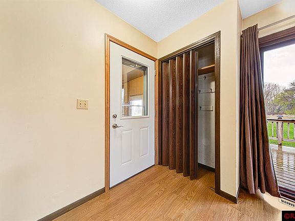 5th image of 518 Center Ave N