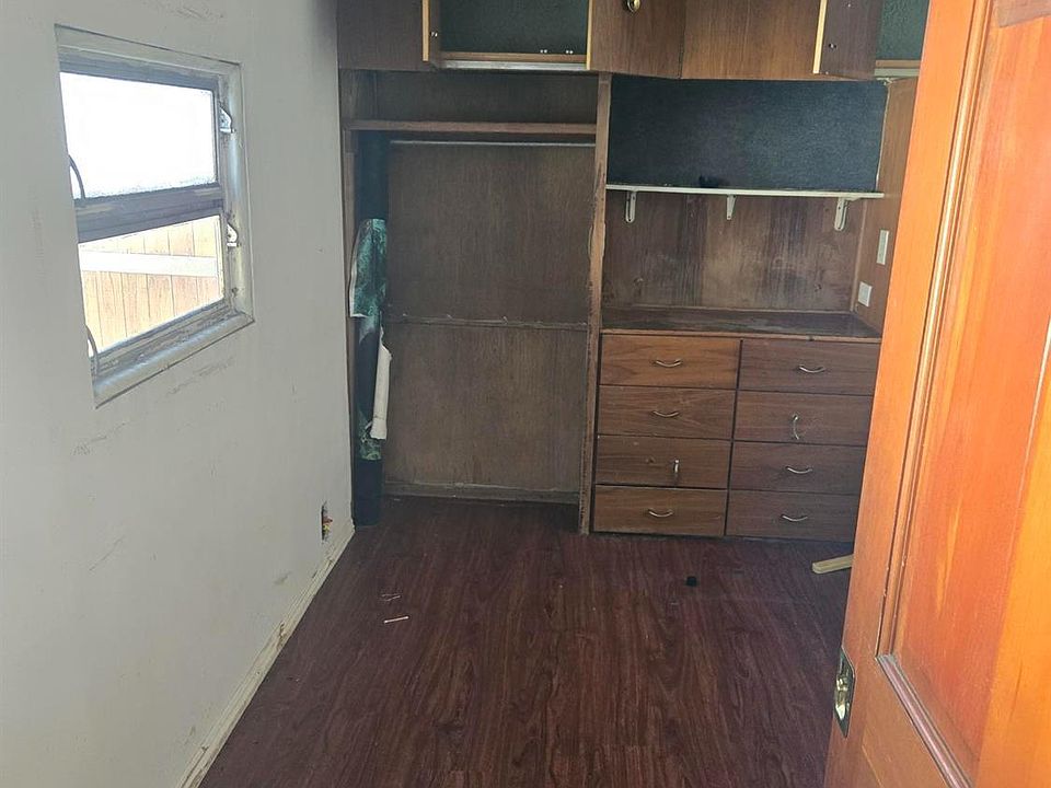 2nd image of 2071 W 4th St #42