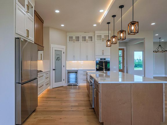 4th image of 235 Grandview Trl