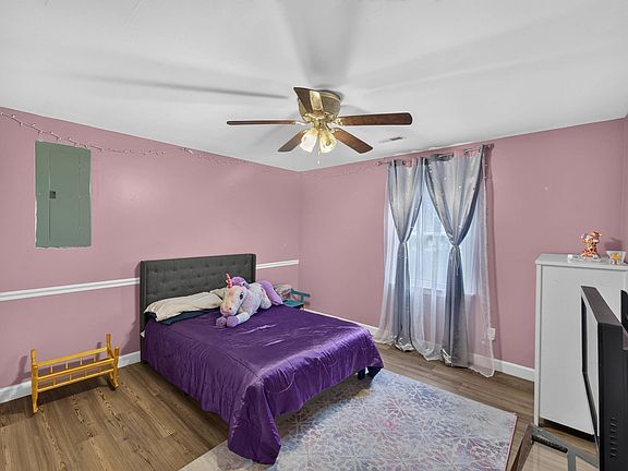 4th image of 2122 Vicki Dr