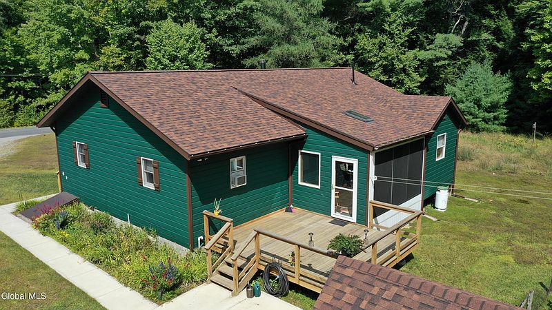 4th image of 484 Rock Ave