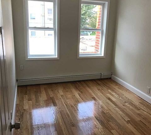 4th image of 7549 Metropolitan Ave