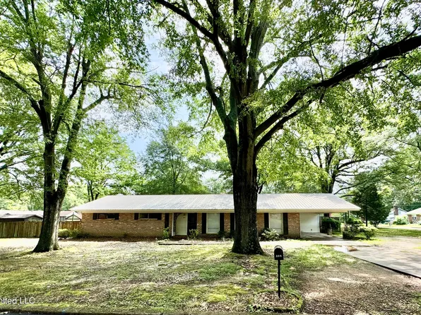 305 N Heard St, Senatobia, MS 38668