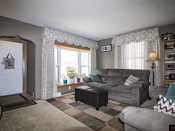 2nd image of 145 Long St