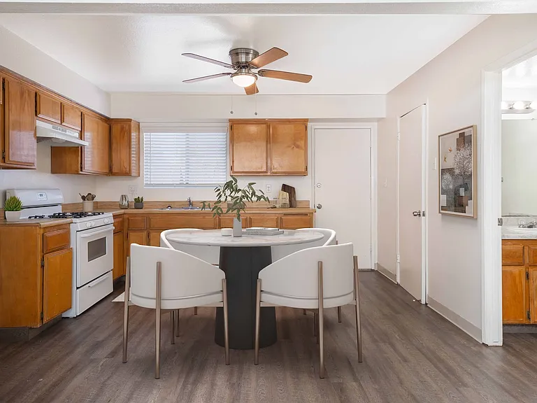 3321 Chester Ln — Photo 5