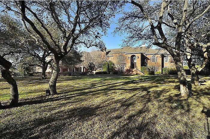 1st image of 909 N Weston Ln